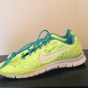 Womens 8.5 Nike Free 5.0